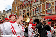CASSEL (59) - Carnaval du Lundi de Pâques / Le joyeux tromboniste