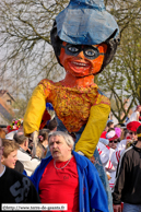 CASSEL (59) - Carnaval de Lundi de Pâques 2007 / Les Grosses Têtes en tête du cortège