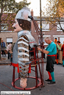 HONDEGHEM (59) - Baptême d'Aline et 1ère ronde de Géants 2007 / Le démontage de Jean le bûcheron - STEENVOORDE (59)