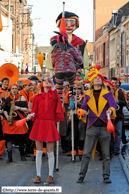 LILLE (59) - Carnaval de Wazemmes 2007 / Echassiers, bateleurs, jongleurs et musiciens...