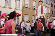 LILLE (59) - Carnaval de Wazemmes 2007 / Guillem et sa troupe dansent aux sons de Ze Big Bandhoulle