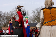 NIEPPE (59) - Baptême de Miss Cantine 2007 / Rigodon de Géants sur la Place de la Mairie