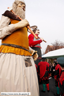 NIEPPE (59) - Baptême de Miss Cantine 2007 / Jean le bûcheron (Steenvoorde) et Odin le Viking (Sailly-sur-la-Lys) saluentt les Aînés