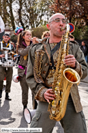 Croix (59) - Carnaval 2008 / Les musiciens se déchaînent dans les rues de Croix.