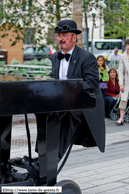 DOUAI (59) - Fête de Gayant (Samedi) 2008 / le pianiste