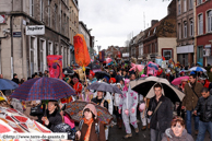 LILLE - Carnaval de Wazemmes 2008 / Pas de berguenaeres mais bien des parapluies sous la drache !