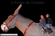LOOS (59) - Saint-Nicolas 2008 / L'âne Galopin - LOOS (59) et les enfants sur son dos