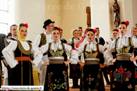 ORCHIES - Baptême de Bela Rada 2008 / Bénédiction chantée en l'église N-D- de l'Assomption avec les danseurs de la troupe KRUSIK - VALJEVO (SERBIE)