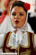 ORCHIES - Baptême de Bela Rada 2008 / Bénédiction chantée en l'église N-D- de l'Assomption avec les danseurs de la troupe KRUSIK - VALJEVO (SERBIE)