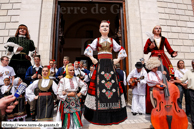 ORCHIES - Baptême de Bela Rada 2008 / Déambulation vers la mairie avec kolo avec les membres des troupes KRUSIK - VALJEVO (SERBIE) et SUMADIJA - LYS-LEZ-LANNOY (NORD)