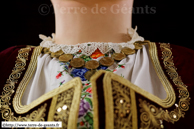 ORCHIES (59) - Porte Ouverte (Atelier Couture) Bela Rada 2008 / Le collier de pièces (à son effigie!) du costume de Sumadija - Bela Rada - ORCHIES (59)