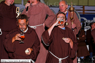 PLOEGSTEERT (COMINES-WARNETON) - Intronisation des nouveaux moines de l'Abbaye de Ploegsteert 2008 / Les épreuves  : eun patote à l'plure et une Queue de Charrue