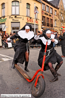 POPERINGE (B) - Keikoppen Carnavalstoet 2008 / Van patersbier tot nunneplezier Stadschaal - The vamps - POPERINGE (B)