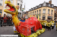 POPERINGE (B) - Keikoppen Carnavalstoet 2008 / Met alle Chinezen Basisschool St-Benedictus - POPERINGE (B)