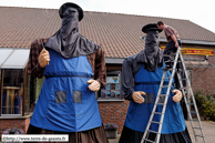 COMINES (COMINES-WARNETON) - Baptême de Luc le marmouset et Simon le rubanier 2009 / La préparation des nouveaux Géants Simon le rubanier et Luc le marmouset - COMINES (COMINES-WARNETON) (B)