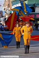 HAZEBROUCK (59) - Cortège historique de la Mi-carême 2009 / Lanceurs de drapeaux Alkuone - ALOSt/AALST (B)