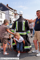 LESSINES (B) - Cayoteu 1900 - Grande Parade des Mini-Géants 2009 / Changement de porteuse sous Mini Pimpon – LESSINES (B)