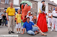 LESSINES (B) - Cayoteu 1900 - Grande Parade des Mini-Géants 2009 / Une famille de Cayoteu au grand complet