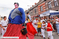 LESSINES (B) - Cayoteu 1900 - Grande Parade des Mini-Géants 2009 / La farandole des porteurs autour des Géants