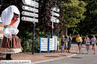 LOOS - Route du Louvre et 4 Jours de Dunkerque 2009 / Foufelle - LOOS (59) salue les marathoniens