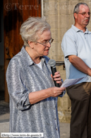 MAFFLE (ATH) (B) - Ducasse du Grand Chemin - Mariage de Zante et Rinette 2009 / Sur le parvis de l'église Saint-Waudru les Géants et leurs amis attendent la bénédiction 