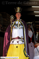 ATH (B) - Ducasse d'Ath 2010 - Cortège du dimanche (matin) / Les préparatifs : Mademoiselle Victoire – ATH (B) sort de son hangar