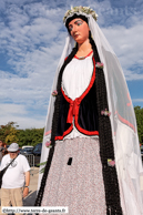 ATH (B) - Ducasse d'Ath 2010 - Cortège du dimanche (matin) / Les préparatifs : Madame Goliath – ATH (B) sort de son hangar