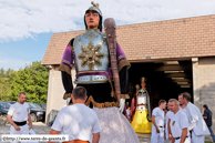 ATH (B) - Ducasse d'Ath 2010 - Cortège du dimanche (matin) / Les préparatifs : Monsieur Goliath - ATH (B) sort de son hangar