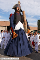 ATH (B) - Ducasse d'Ath 2010 - Cortège du dimanche (matin) / Les préparatifs : Samson – ATH (B)  sort de son hangar