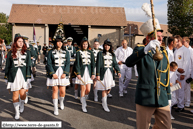 ATH (B) - Ducasse d'Ath 2010 - Cortège du dimanche (matin) / Les préparatifs :  La fanfare de Moulbaix – MOULBAIX (ATH) (B) vient chercher les Géants