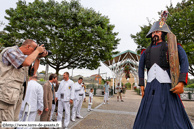 ATH (B) - Ducasse d'Ath 2010 - Cortège du dimanche (matin) / Les préparatifs : Samson - ATH (B) est mis en boîte !