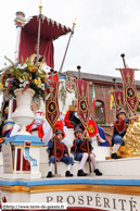 ATH (B) - Ducasse d'Ath 2010 - Cortège du dimanche (matin) / Le char des Neuf Provinces – ATH (B)