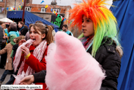 LILLE - Carnaval de Wazemmes 2010 / Les carnavaleux.. C'est bon la Barbe à Papa !