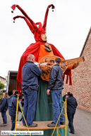 OXELAERE (59) - Ducasse et baptême de Fidèle 2010 / le montage de Sylvestre le ménéstrel - SAINT-SYLVESTRE-CAPPEL (59)