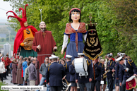 OXELAERE (59) - Ducasse et baptême de Fidèle 2010 / Le cortége des Géants