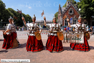 SECLIN (59) - Fête des Harengs 2010 - Le cortège historique / Die Hamse Wuitens - Polydoor et ses gardes : Willydoor, Jackydoor, Luckydoor et Dolfy