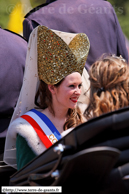 SECLIN (59) - Fête des Harengs 2010 - Le cortège historique / Marguerite de Flandre : comtesses en calèche (Amandine LECOURT)