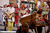 SECLIN (59) - Fête des Harengs 2010 - Le cortège historique / Le chevalier géant Mc Tiern