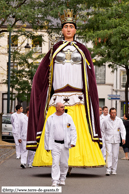 ATH (B) - Ducasse d'Ath 2011 - Cortège du dimanche (matin) / Les préparatifs du cortèege : Mademoiselle Victoire – ATH (B)