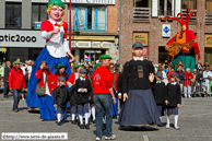 HAZEBROUCK (59) - Tisje-Tasje invite ses voisins 2011 / Miss Cantine et Tiot Dédé – NIEPPE (F)