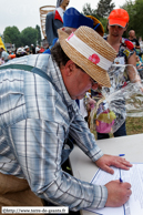  - Fête des Chapons 2011 / La bénédiction religieuse de Pierre de Lommelaid par l'abbé Gruson