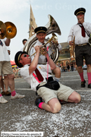 NIEPPE (F) - 2ème Fête des Cantinières - Le Cortège 2011 / La Bizarrmonie – BAILLEUL (F)