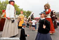 NIEPPE (F) - 2ème Fête des Cantinières - Le Cortège 2011 / Rigodon final autour de Tiot Dédé – NIEPPE (F) 