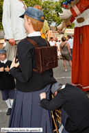 NIEPPE (F) - 2ème Fête des Cantinières - Le Cortège 2011 / Changement de porteur sous Tiot Dédé – NIEPPE (F)