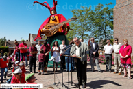 SAINT-SYLVESTRE-CAPPEL (F) - Présentation d'Eglantine 2011 / L'abbé Lescroart accueille la Géante Eglantine