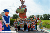 BAILLEUL (F) - 1ère Ronde de Géants des rues des Foulons et du Kortenker 2012 / Jean le Tisserand – BAILLEUL (F) et Rosalie – BAILLEUL (F) avec les C