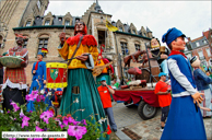 BAILLEUL (F) - 1ère Ronde de Géants des rues des Foulons et du Kortenker 2012 / Panorama des Géants sur la Grand'Place de Bailleul