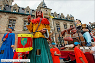 BAILLEUL (F) - 1ère Ronde de Géants des rues des Foulons et du Kortenker 2012 /  Pierre de Geyter – Quartier de Fives – LILLE (F), Gayantin – CANTIN (F) et Gargantua - BAILLEUL (F)