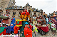 BAILLEUL (F) - 1ère Ronde de Géants des rues des Foulons et du Kortenker 2012 / Panorama des Géants sur la Grand'Place de Bailleul