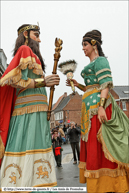 STEENVOORDE (F) - 5ème Ronde Européenne de Géants portés 2012 / Le Roi Salomon et la Reine de Saba - Gegantera del Casc Antic – BARCELONE (E)